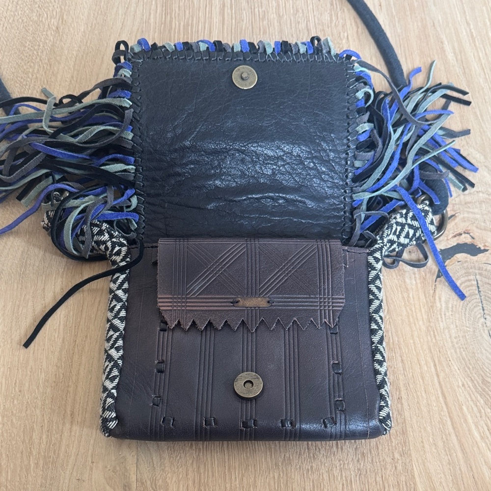 Vintage Fringed Black Leather Crossbody Bag - Picture 3 of 5